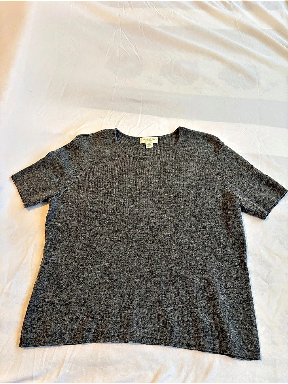 Appleseed's Petites Short Sleeve Tee in Gray Size PM Like New